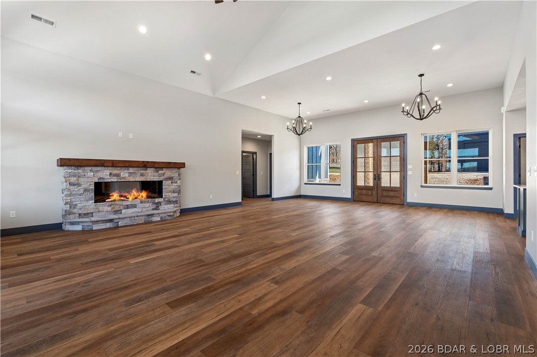 Los Breezes - Residential