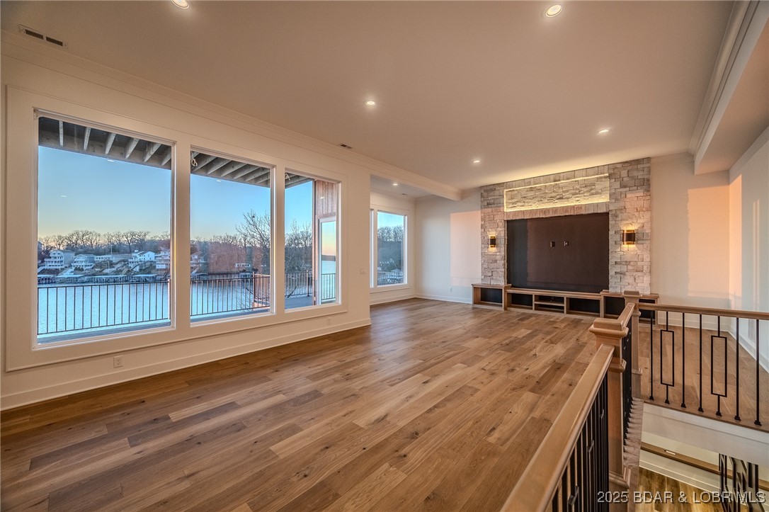 Los Breezes - Residential