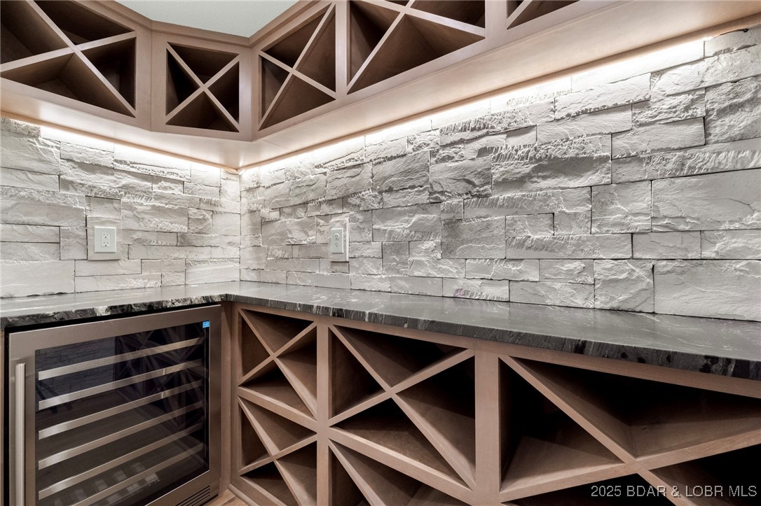 Los Breezes - Residential