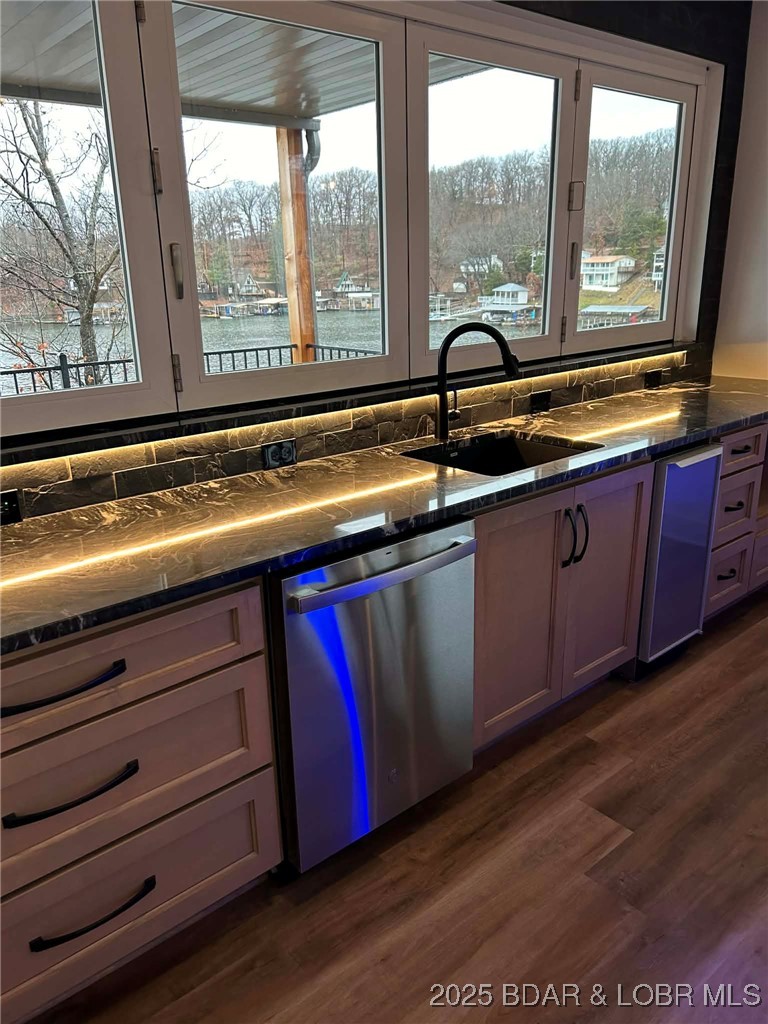 Los Breezes - Residential