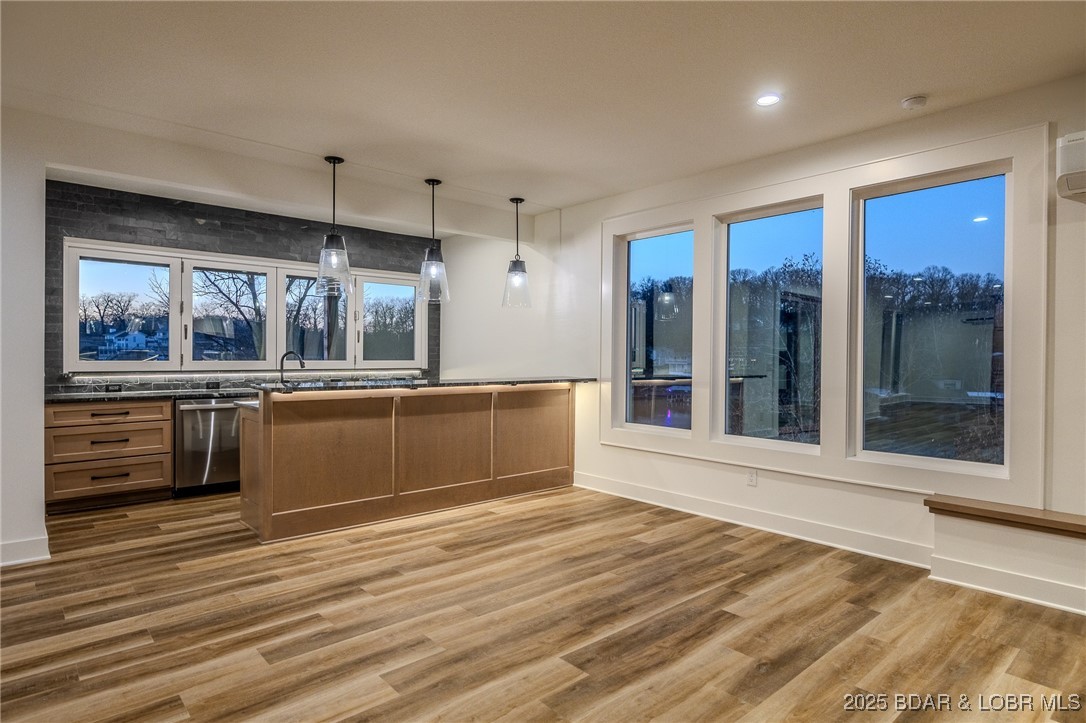 Los Breezes - Residential