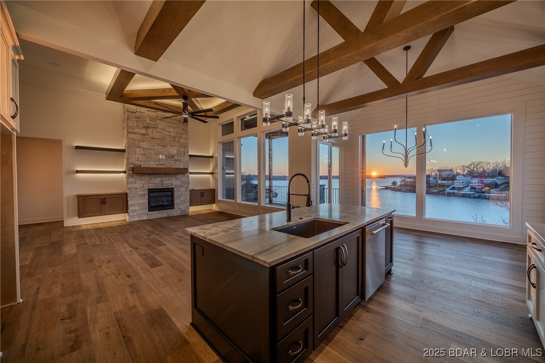 Los Breezes - Residential