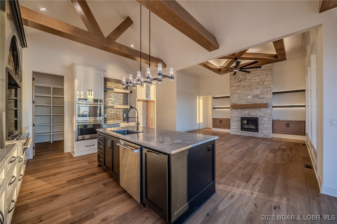 Los Breezes - Residential