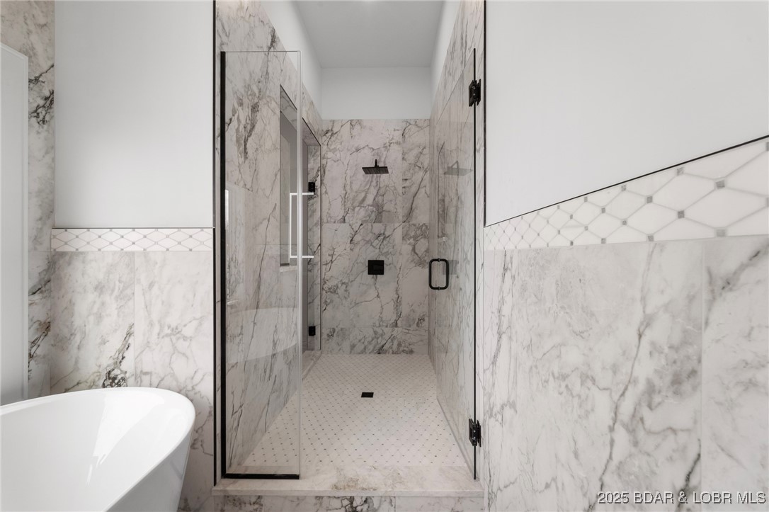 Los Breezes - Residential