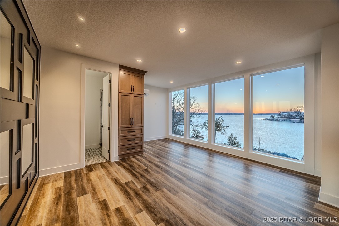 Los Breezes - Residential