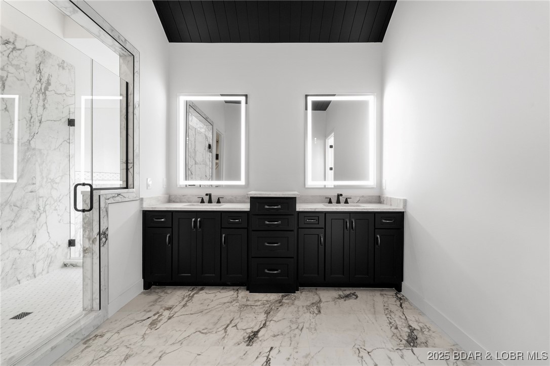 Los Breezes - Residential