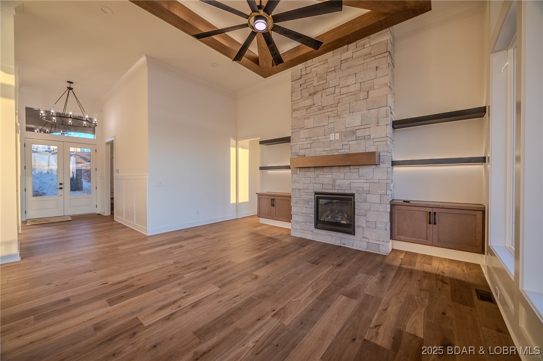 Los Breezes - Residential