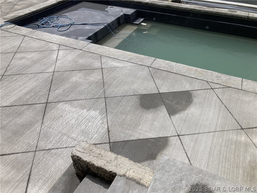 Los Breezes - Residential