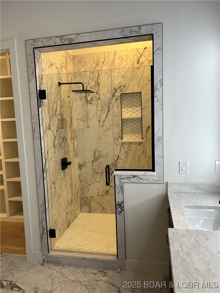 Los Breezes - Residential