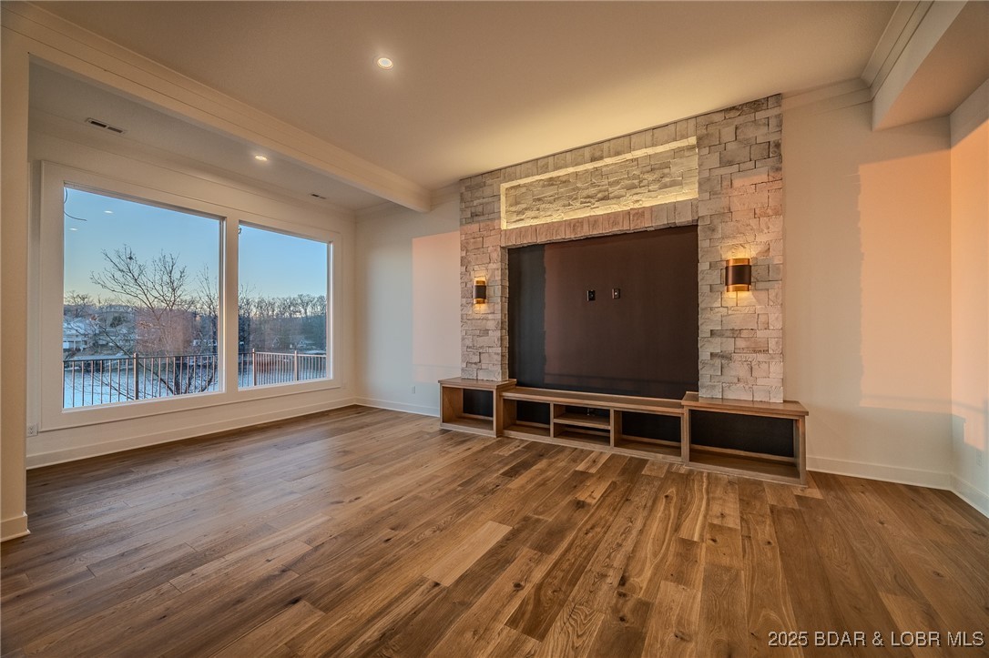 Los Breezes - Residential