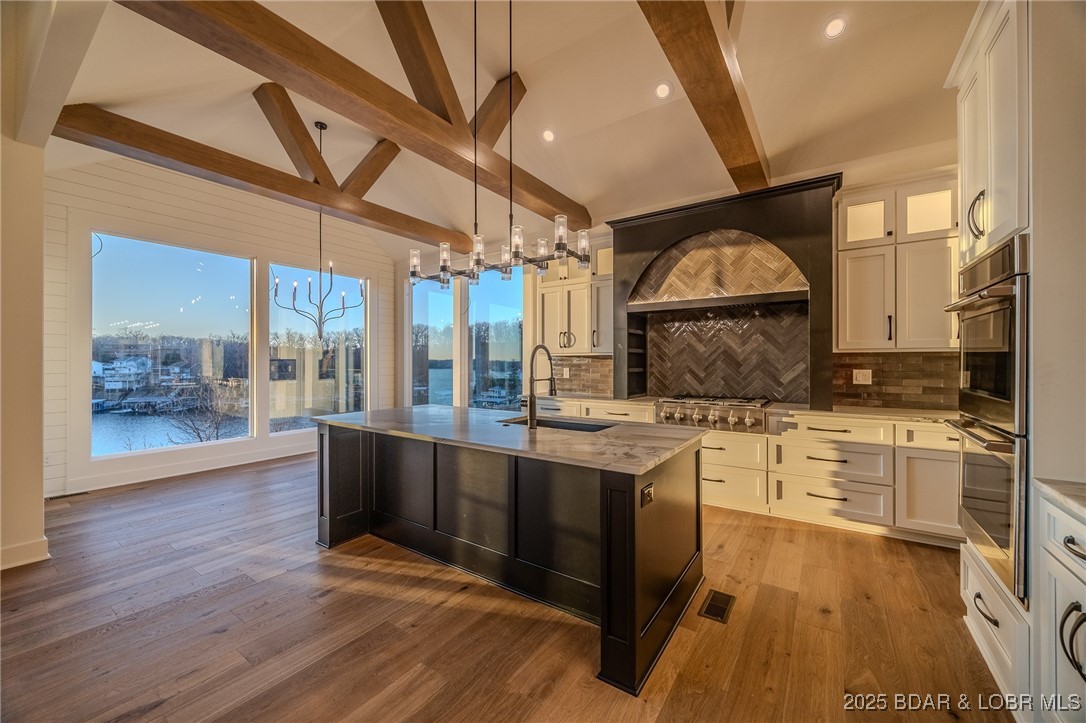 Los Breezes - Residential