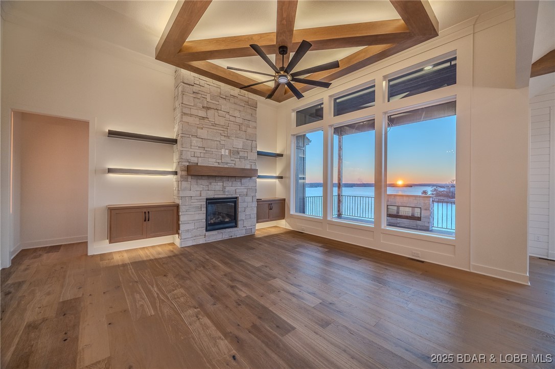 Los Breezes - Residential