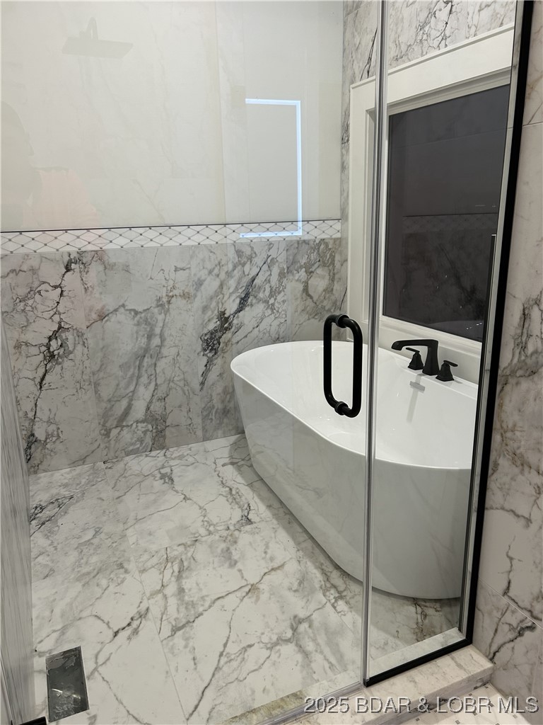 Los Breezes - Residential