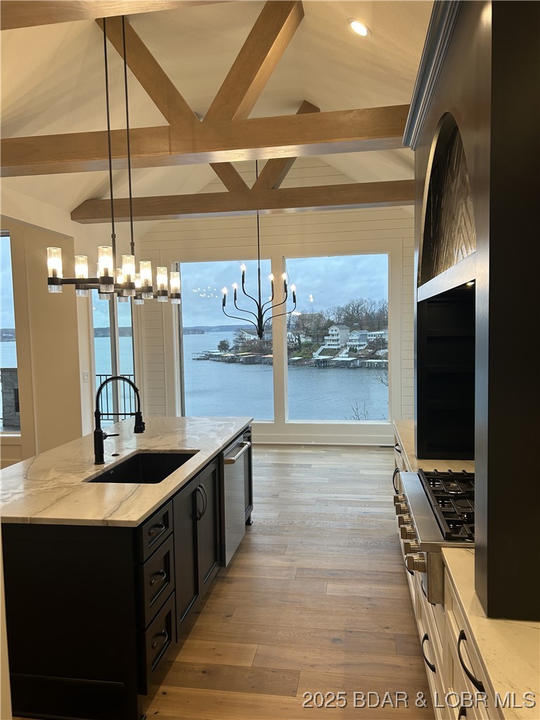 Los Breezes - Residential