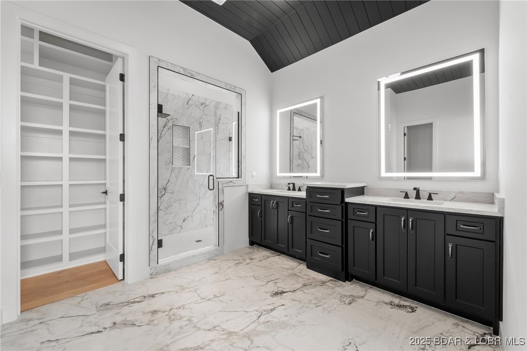 Los Breezes - Residential