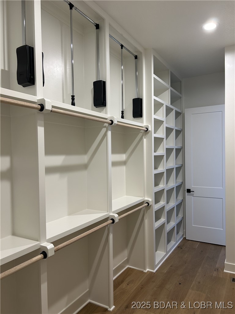 Los Breezes - Residential