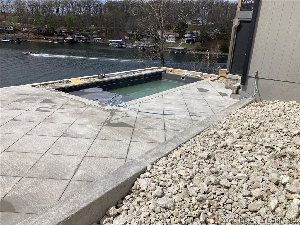 Los Breezes - Residential