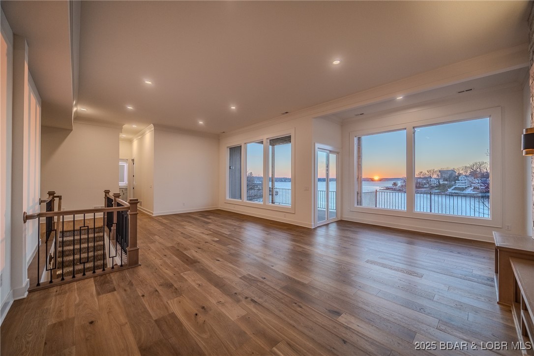 Los Breezes - Residential