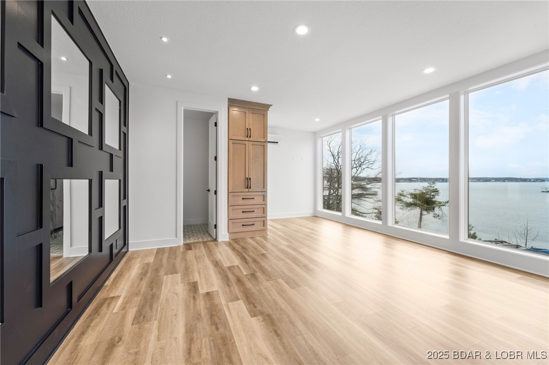 Los Breezes - Residential