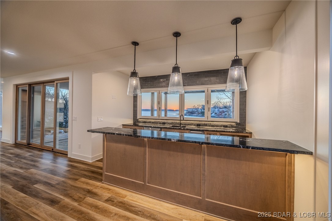 Los Breezes - Residential