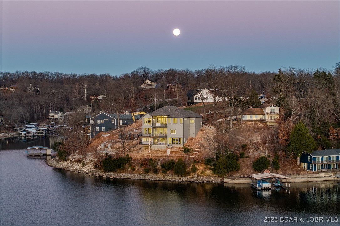 Los Breezes - Residential