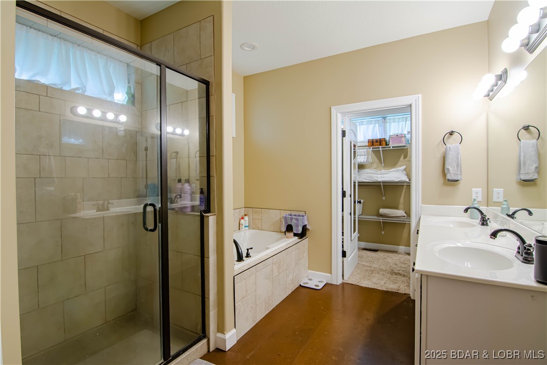 Camdenton, Missouri 65202, United States, 4 Bedrooms Bedrooms, ,3 BathroomsBathrooms,Residential,Active,180518