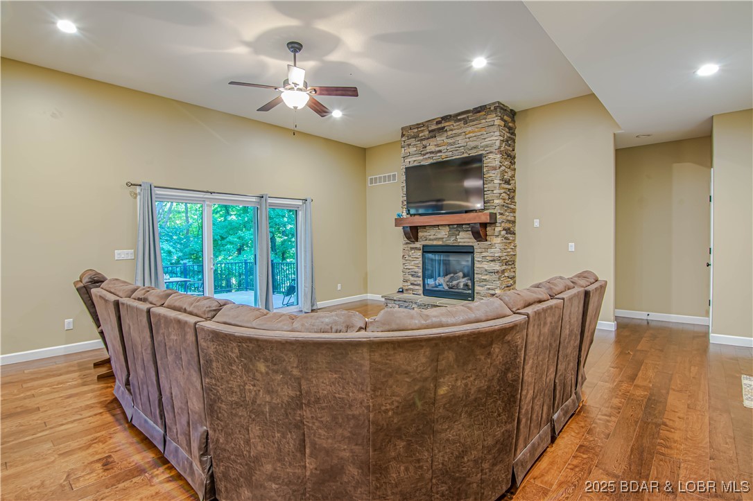 Camdenton, Missouri 65202, United States, 4 Bedrooms Bedrooms, ,3 BathroomsBathrooms,Residential,Active,180518