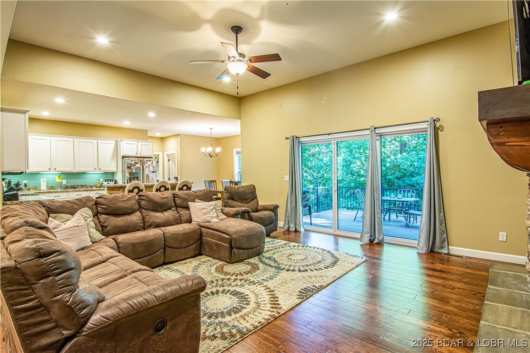 Camdenton, Missouri 65202, United States, 4 Bedrooms Bedrooms, ,3 BathroomsBathrooms,Residential,Active,180518