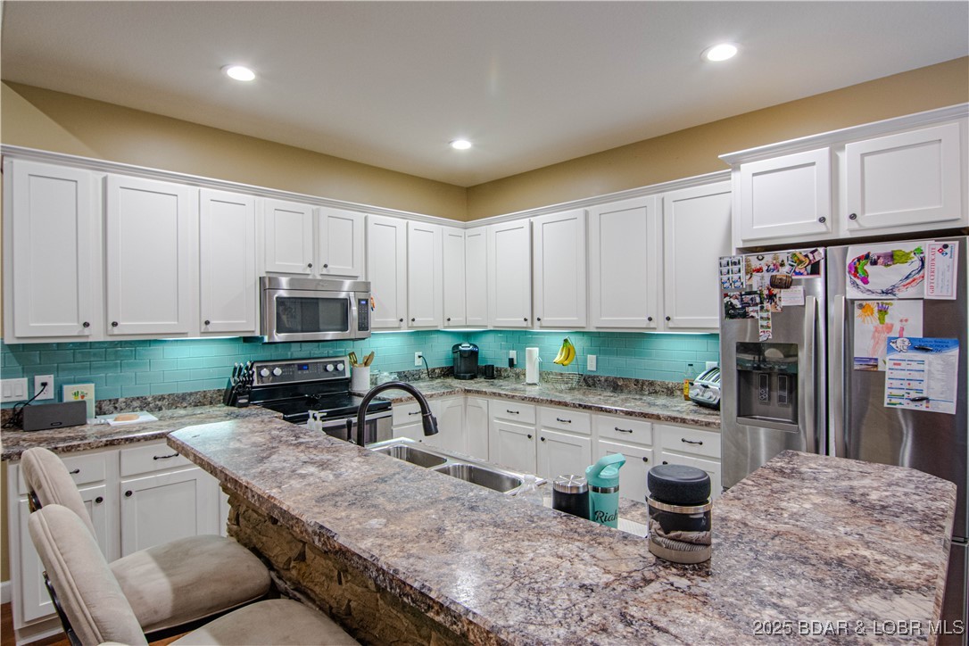 Camdenton, Missouri 65202, United States, 4 Bedrooms Bedrooms, ,3 BathroomsBathrooms,Residential,Active,180518