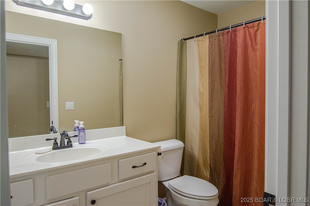 Camdenton, Missouri 65202, United States, 4 Bedrooms Bedrooms, ,3 BathroomsBathrooms,Residential,Active,180518