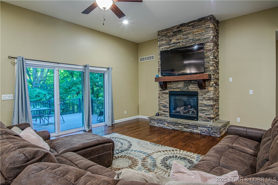 Camdenton, Missouri 65202, United States, 4 Bedrooms Bedrooms, ,3 BathroomsBathrooms,Residential,Active,180518