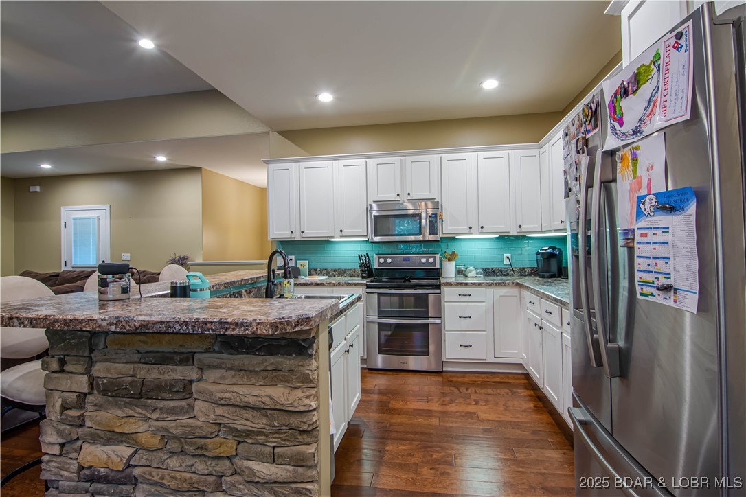 Camdenton, Missouri 65202, United States, 4 Bedrooms Bedrooms, ,3 BathroomsBathrooms,Residential,Active,180518