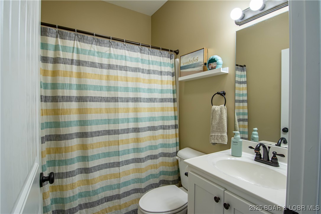 Camdenton, Missouri 65202, United States, 4 Bedrooms Bedrooms, ,3 BathroomsBathrooms,Residential,Active,180518