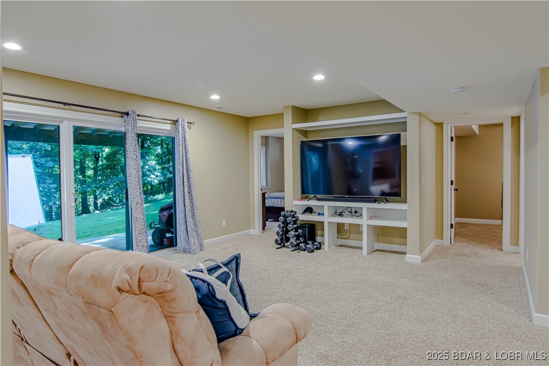 Camdenton, Missouri 65202, United States, 4 Bedrooms Bedrooms, ,3 BathroomsBathrooms,Residential,Active,180518