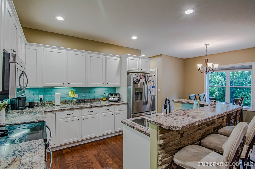 Camdenton, Missouri 65202, United States, 4 Bedrooms Bedrooms, ,3 BathroomsBathrooms,Residential,Active,180518