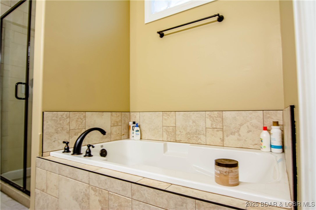 Camdenton, Missouri 65202, United States, 4 Bedrooms Bedrooms, ,3 BathroomsBathrooms,Residential,Active,180518