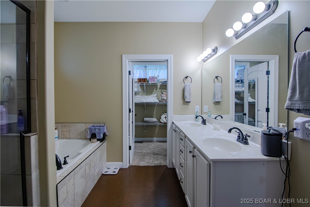 Camdenton, Missouri 65202, United States, 4 Bedrooms Bedrooms, ,3 BathroomsBathrooms,Residential,Active,180518