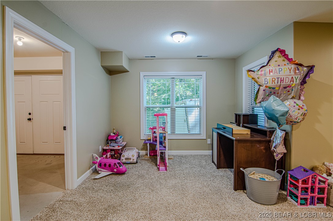 Camdenton, Missouri 65202, United States, 4 Bedrooms Bedrooms, ,3 BathroomsBathrooms,Residential,Active,180518