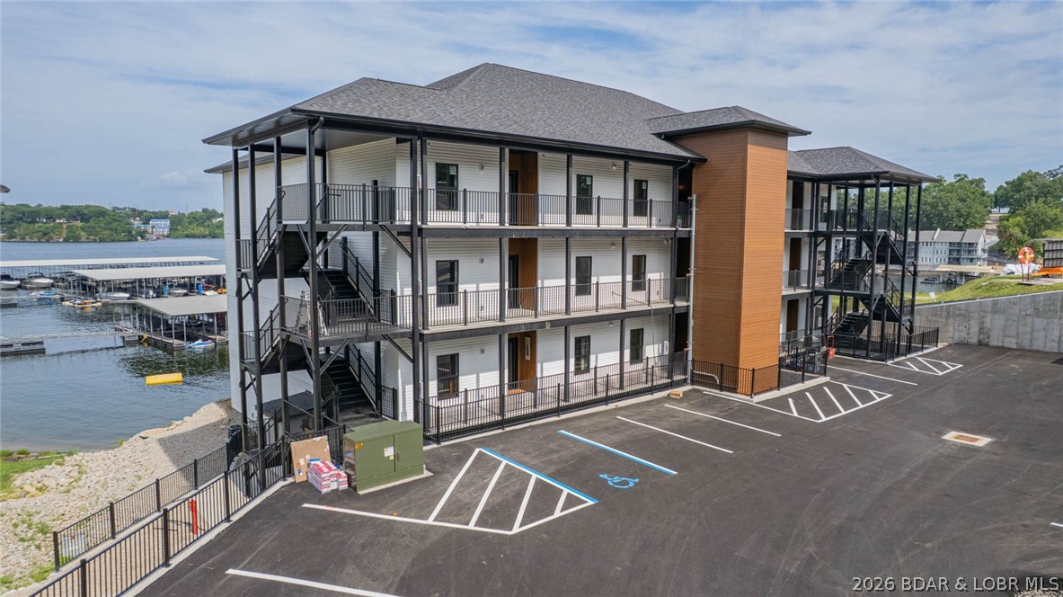 Robins at the Waters Edge Condominium - Residential