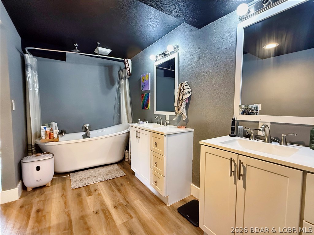 Malibu Manor - Residential