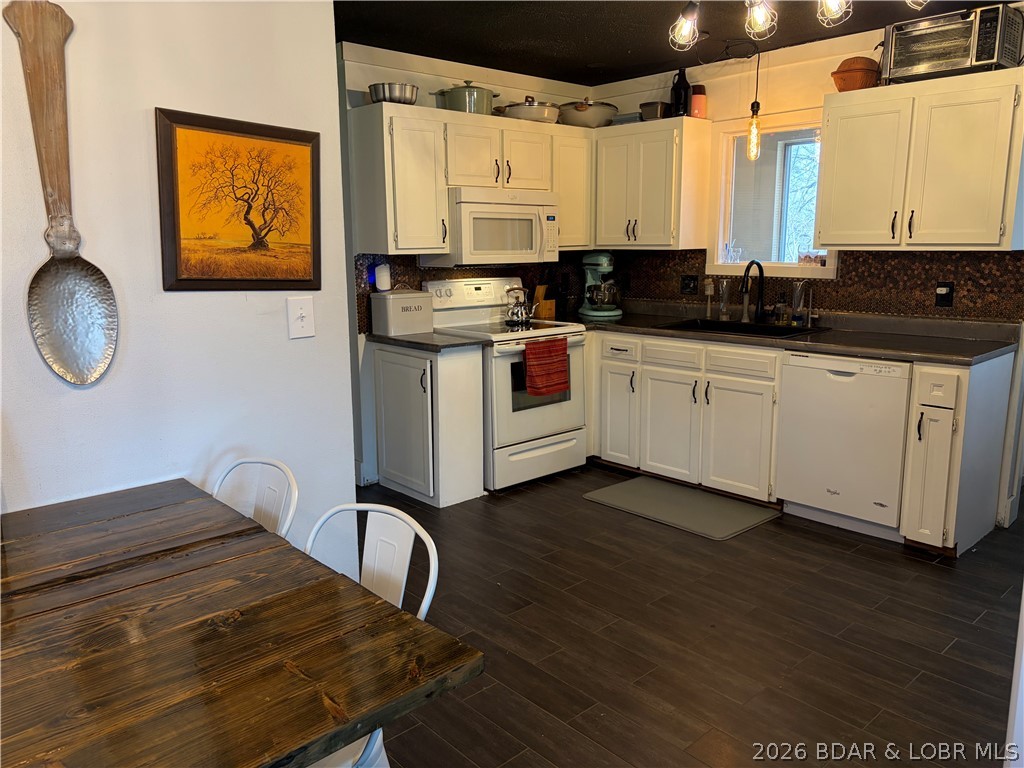 Malibu Manor - Residential