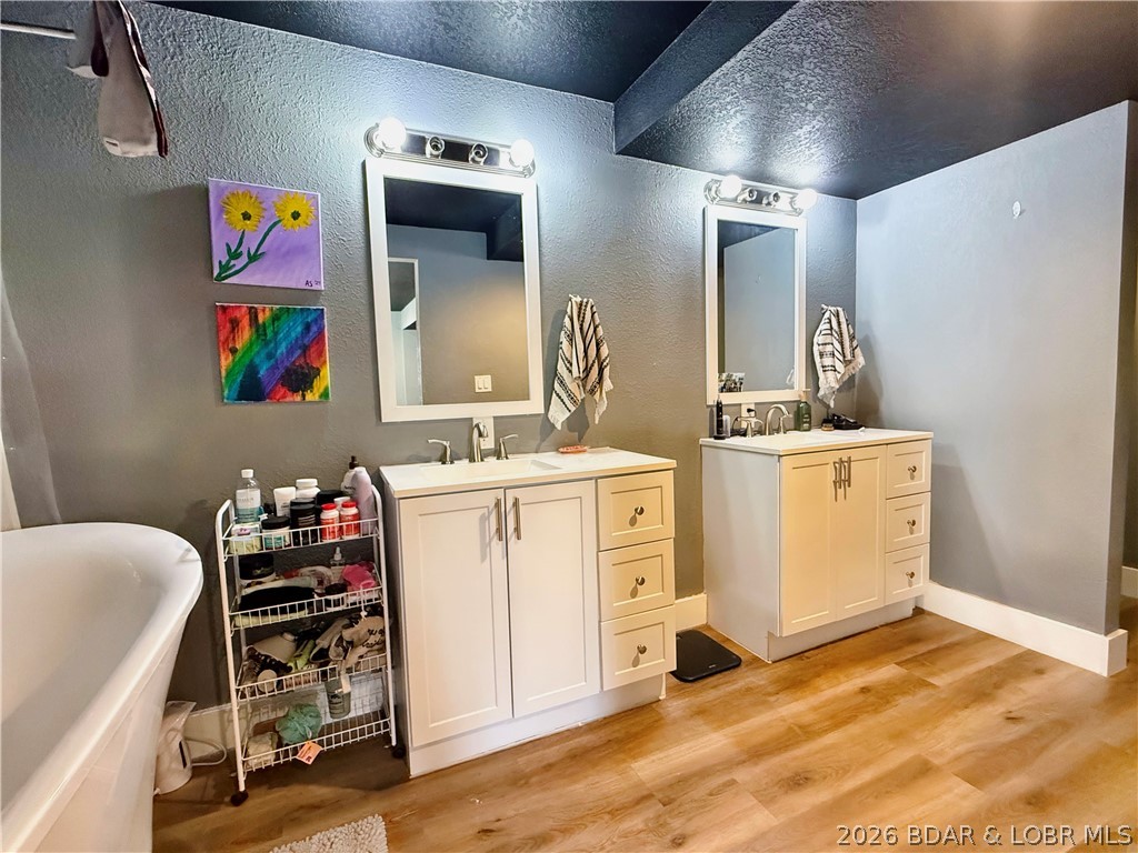 Malibu Manor - Residential