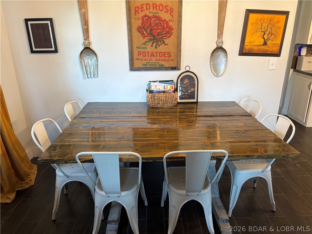 Malibu Manor - Residential