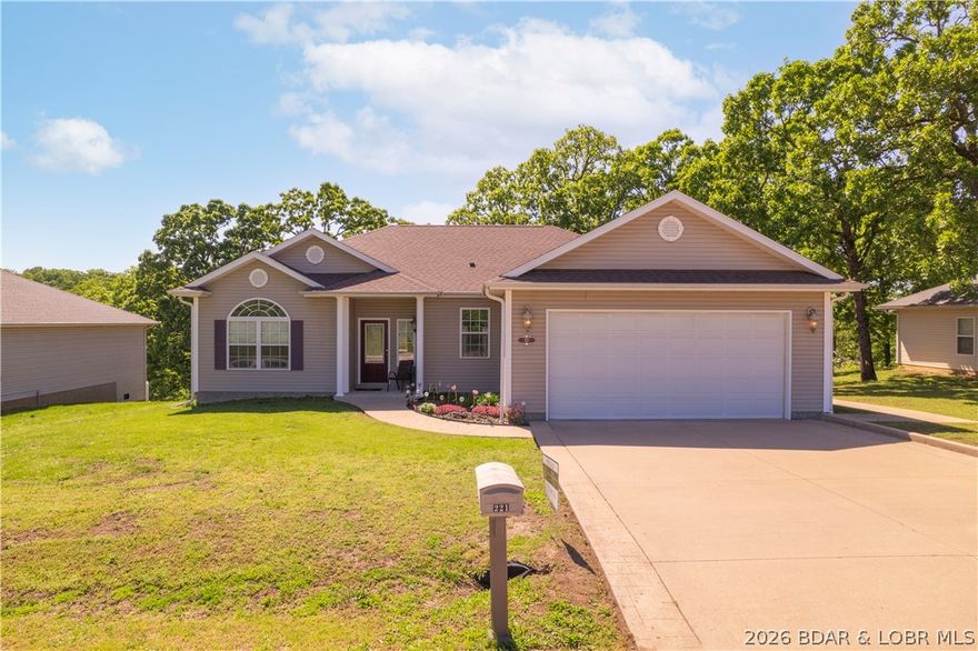 Perfectly positioned in-town, this stylish 3BR/2BA home offers the ideal blend of convenience and comfort—just minutes from Hy-Vee, Target, and the best shopping, dining, and entertainment in Osage Beach. Step inside to soaring 12’ ceilings, vaulted and tray accents, and expansive windows that fill the home with natural light. Tucked in a quiet, well-kept subdivision with charming street lighting and abundant wildlife, the setting is as peaceful as it is inviting. The spacious primary suite features a jetted tub, walk-in shower, and double vanity. Enjoy added privacy and future potential with an additional tract of land included behind the home. A level driveway ensures easy access, while recent updates include a one-year-old roof and brand-new water heater. Seller is offering a $5,000 flooring allowance at closing—an excellent opportunity to make it your own. Don’t miss this move-in ready home in a prime location!