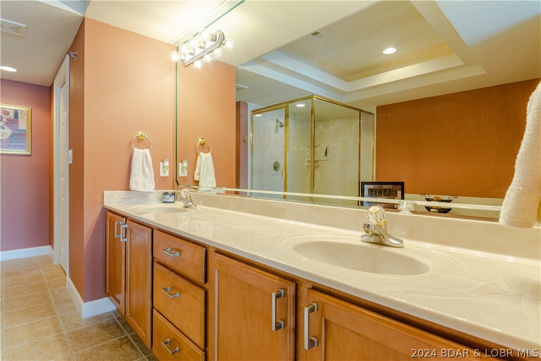 Lake Ozark, Missouri 65049, United States, 3 Bedrooms Bedrooms, ,3 BathroomsBathrooms,Residential,Contingent,57282