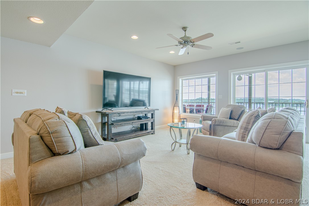 Lake Ozark, Missouri 65049, United States, 3 Bedrooms Bedrooms, ,3 BathroomsBathrooms,Residential,Contingent,57282