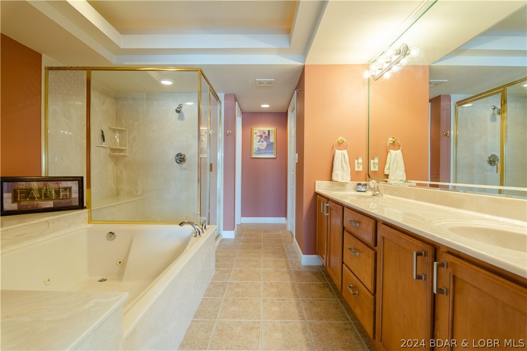 Lake Ozark, Missouri 65049, United States, 3 Bedrooms Bedrooms, ,3 BathroomsBathrooms,Residential,Contingent,57282