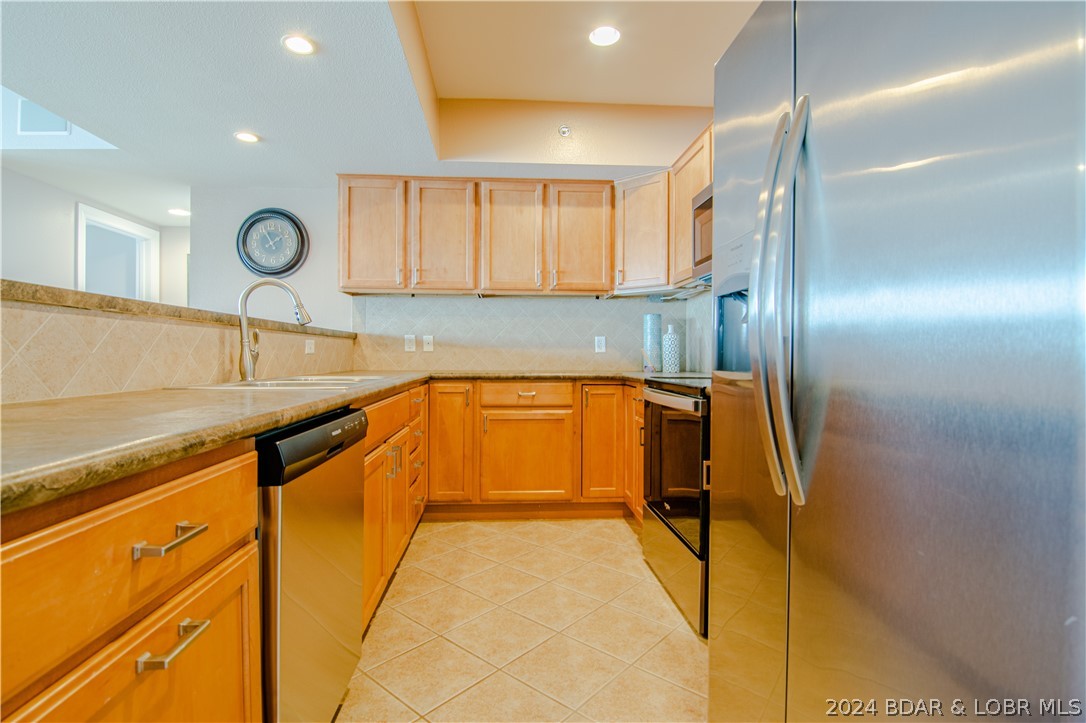 Lake Ozark, Missouri 65049, United States, 3 Bedrooms Bedrooms, ,3 BathroomsBathrooms,Residential,Contingent,57282