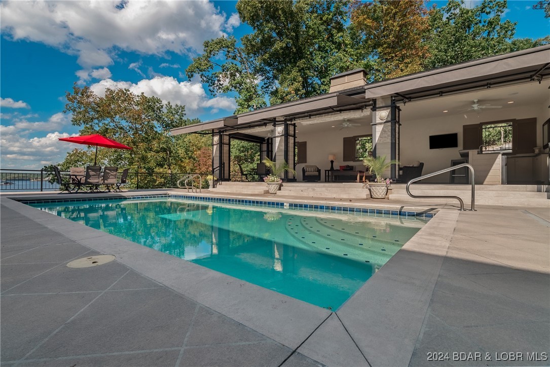 Four Seasons, Missouri 65049, United States, 7 Bedrooms Bedrooms, ,6 BathroomsBathrooms,Residential,Active,24520