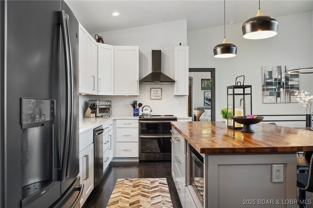 Four Seasons, Missouri 65049, United States, 5 Bedrooms Bedrooms, ,4 BathroomsBathrooms,Residential,Active,150800